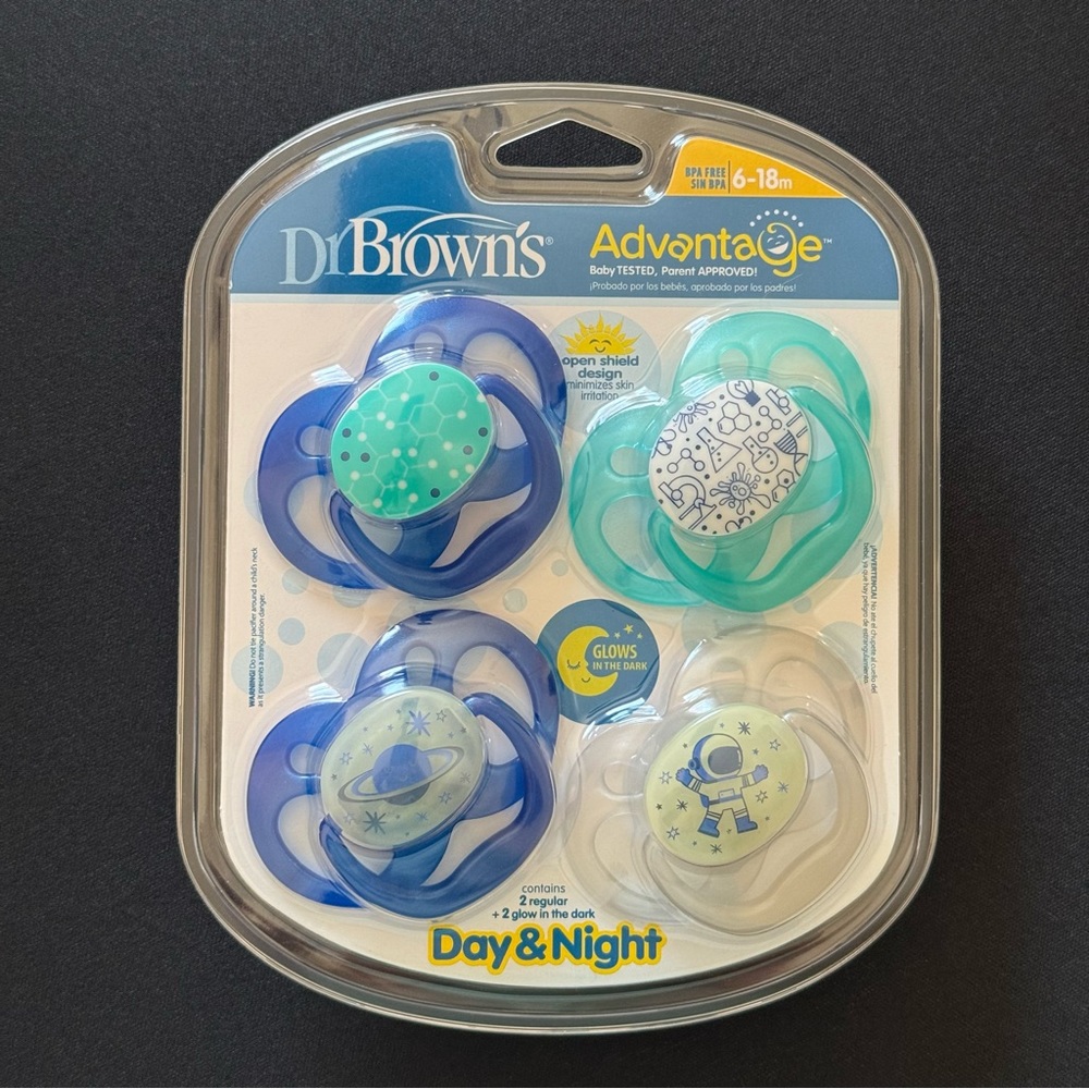 NEW DR BROWN'S ADVANTAGE 0-6M GLOW IN THE DARK DAY & NIGHT 4 PACK PACIFIERS